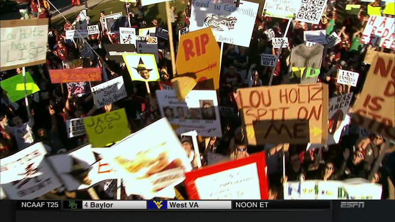 Illustration for article titled Rape Jokes Everywhere: Your College GameDay Sign Roundup
